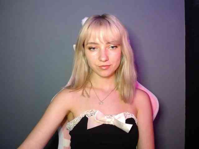 LuciaGlow webcam
