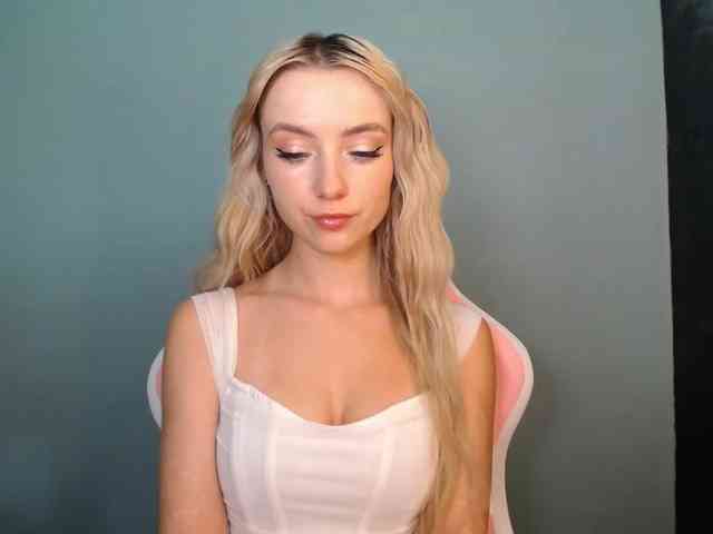 LuciaGlow webcam