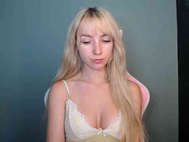 LuciaGlow webcam