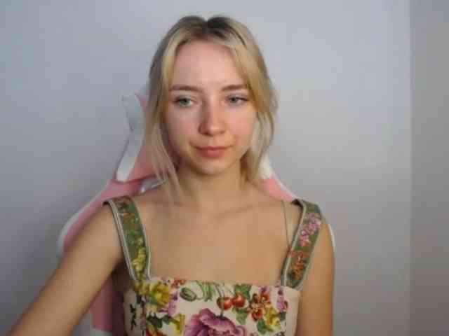 LuciaGlow webcam