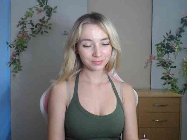 LuciaGlow webcam