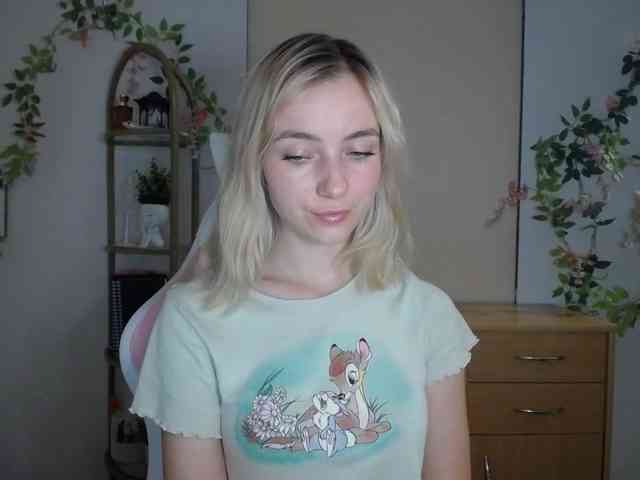 LuciaGlow webcam