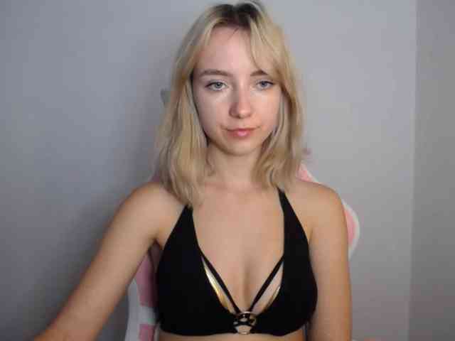 LuciaGlow webcam