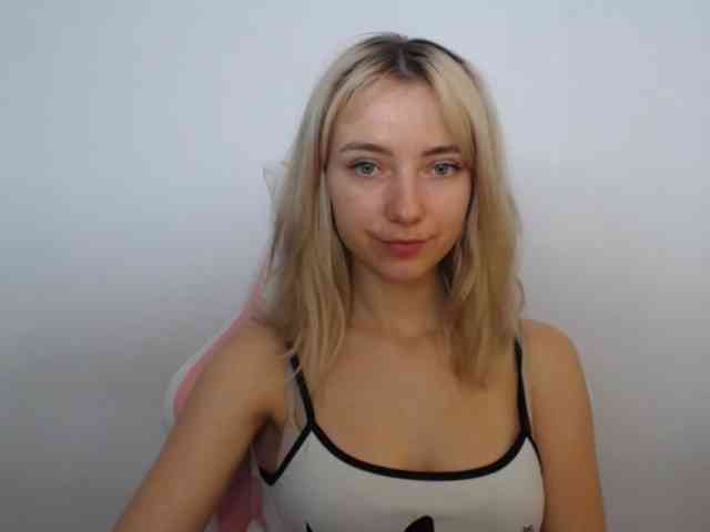 LuciaGlow webcam