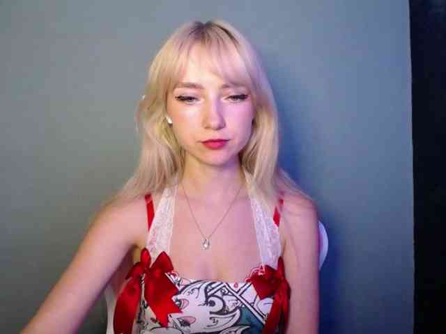 LuciaGlow webcam