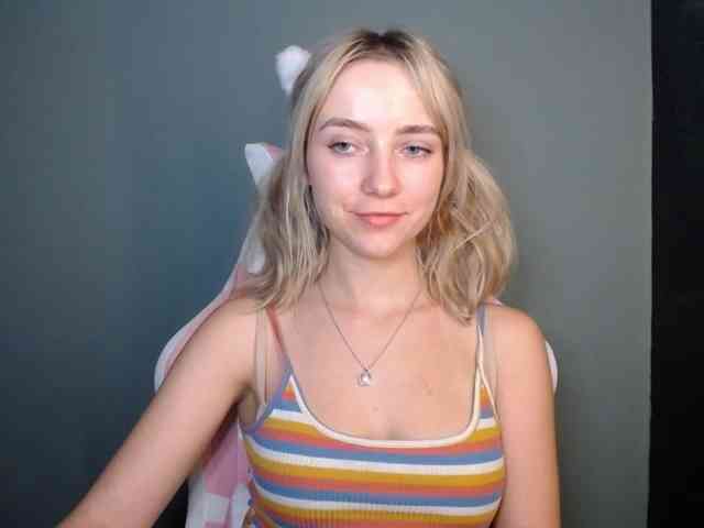 LuciaGlow webcam