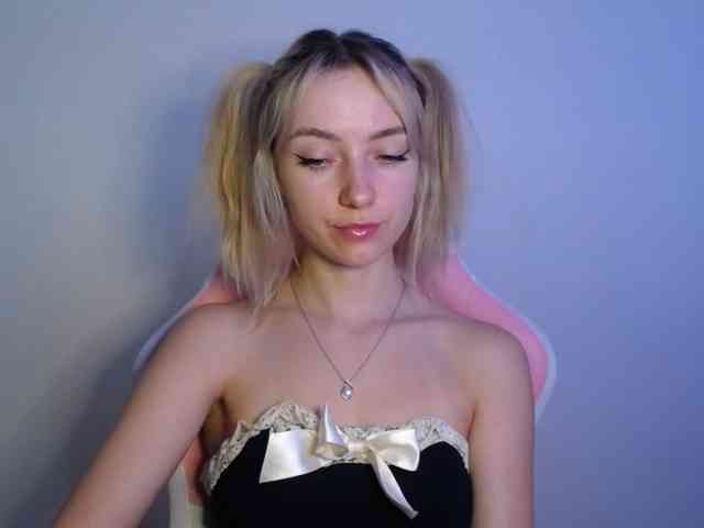 LuciaGlow webcam