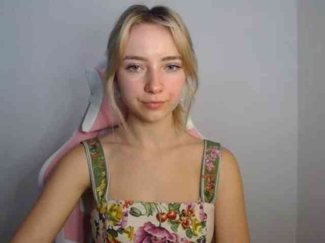 LuciaGlow webcam