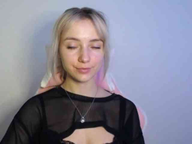 LuciaGlow webcam