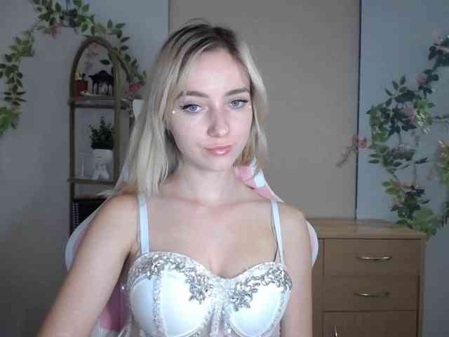 LuciaGlow webcam