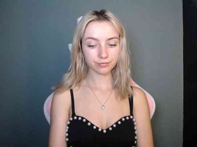LuciaGlow webcam