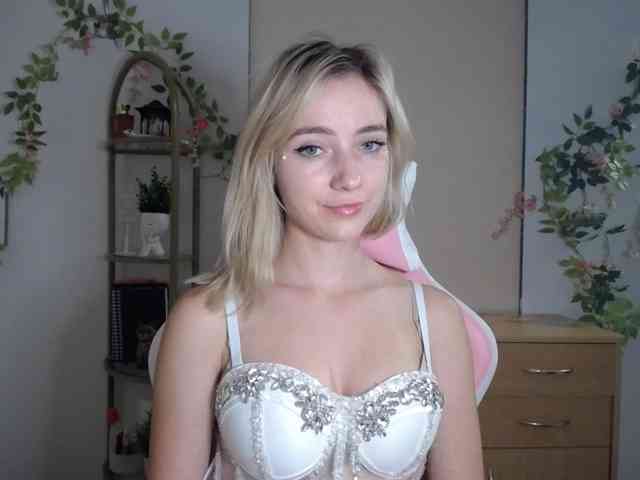 LuciaGlow webcam
