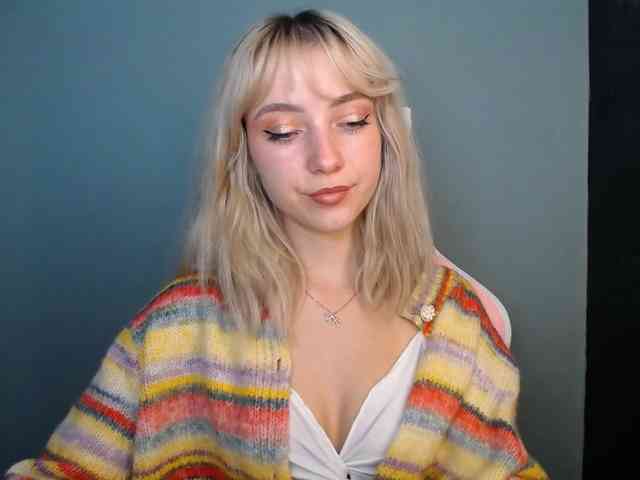LuciaGlow webcam