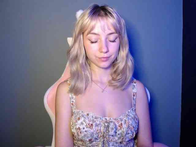 LuciaGlow webcam