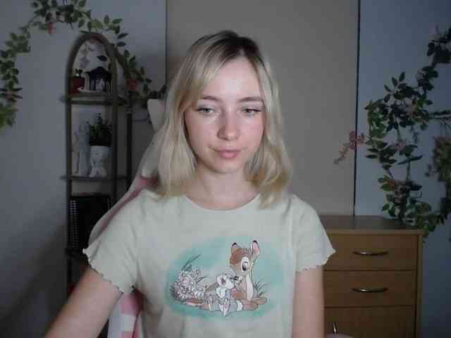 LuciaGlow webcam