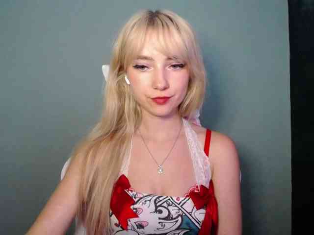 LuciaGlow webcam