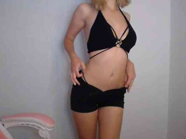 LuciaGlow webcam
