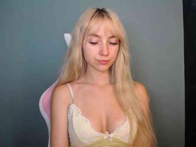 LuciaGlow webcam