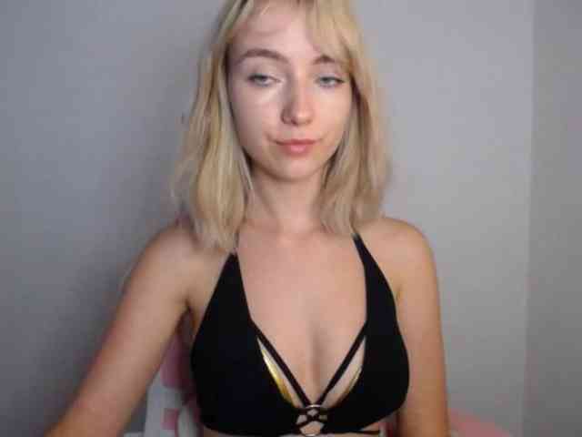 LuciaGlow webcam