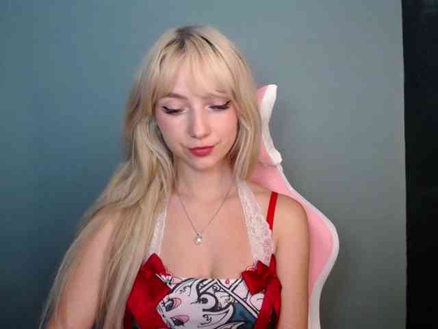 LuciaGlow webcam