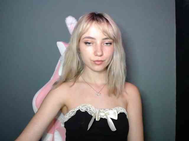 LuciaGlow webcam