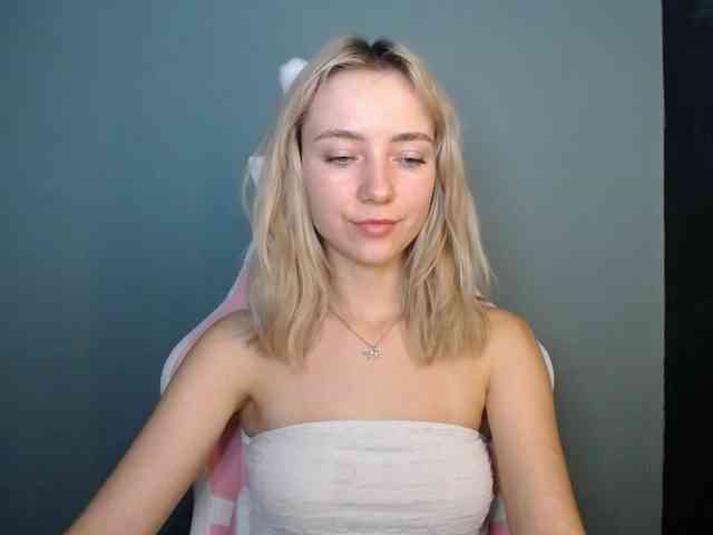 LuciaGlow webcam