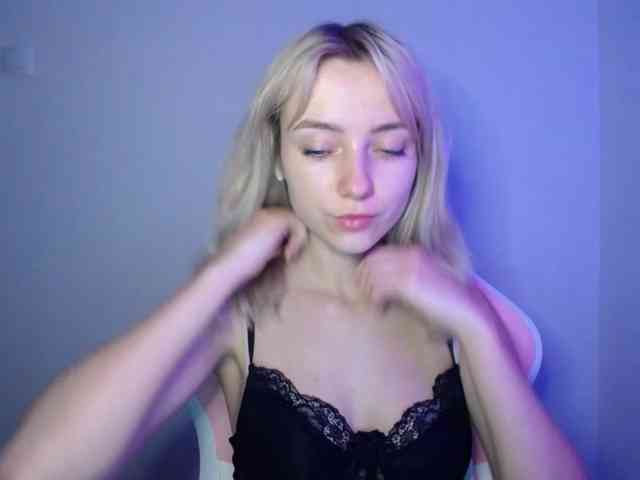LuciaGlow webcam