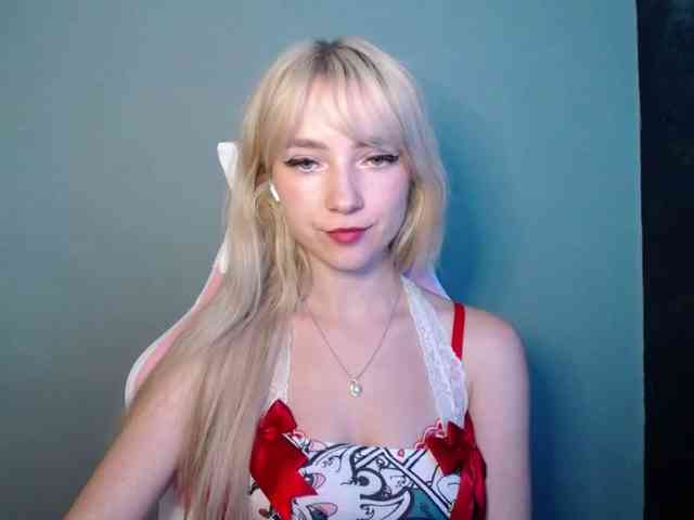 LuciaGlow webcam