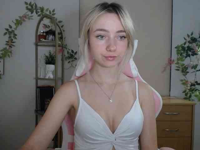 LuciaGlow webcam