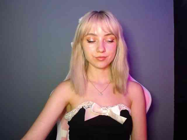 LuciaGlow webcam