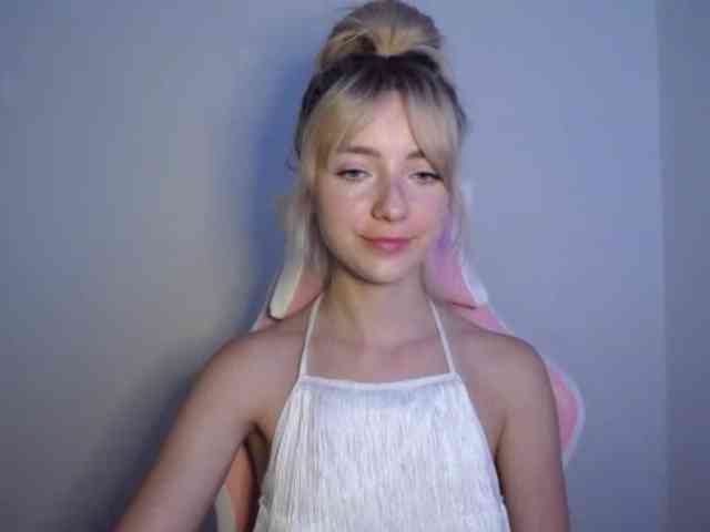 LuciaGlow webcam