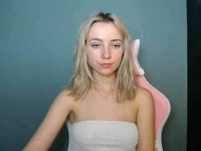 LuciaGlow webcam