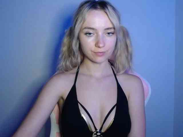 LuciaGlow webcam