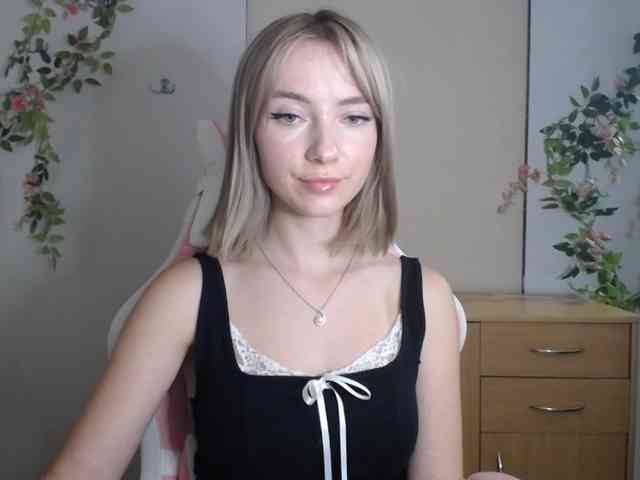 LuciaGlow webcam