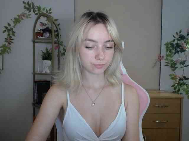 LuciaGlow webcam