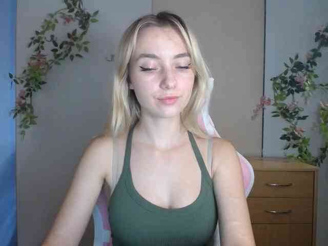 LuciaGlow webcam