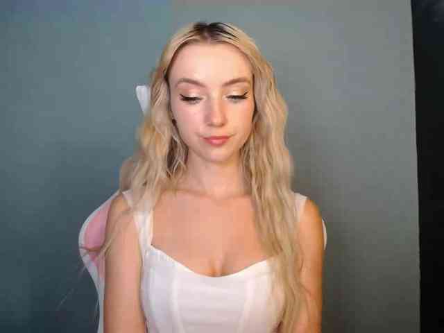 LuciaGlow webcam