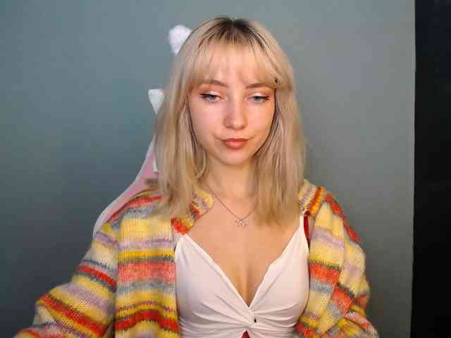 LuciaGlow webcam