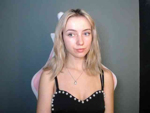 LuciaGlow webcam