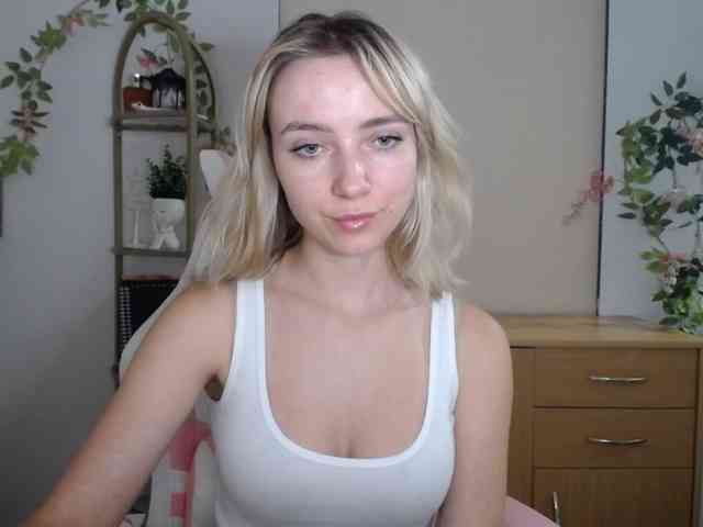 LuciaGlow webcam