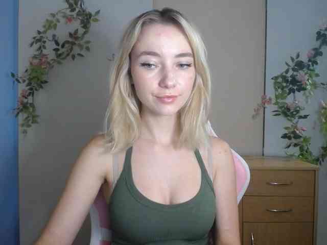 LuciaGlow webcam