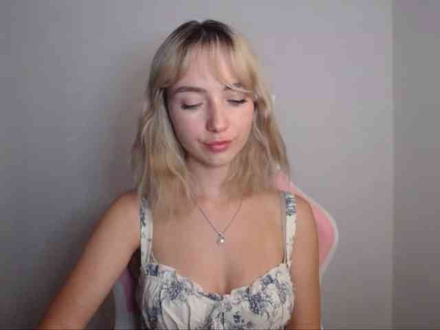 LuciaGlow webcam