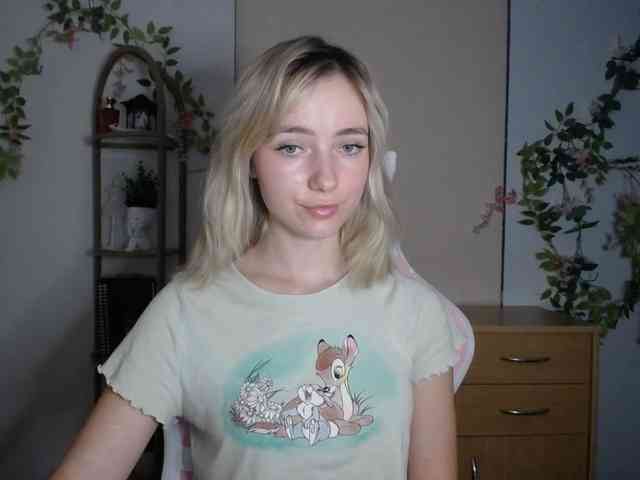 LuciaGlow webcam