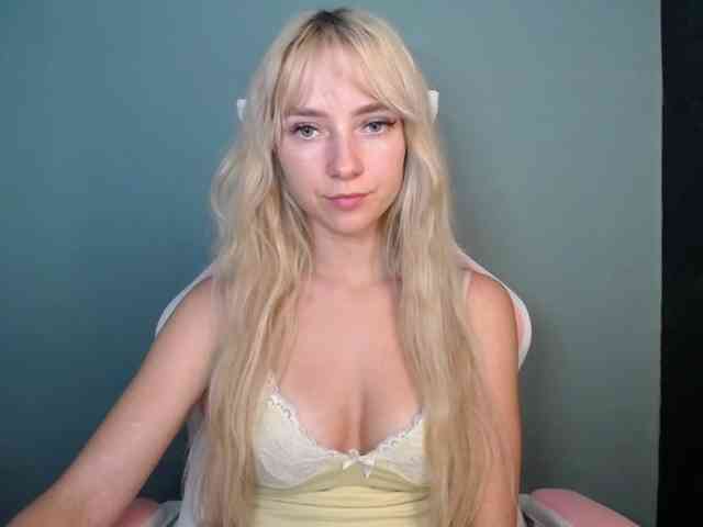 LuciaGlow webcam