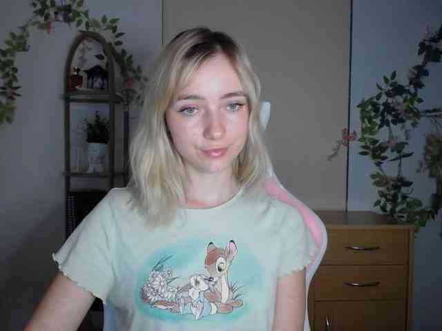 LuciaGlow webcam