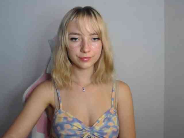 LuciaGlow webcam