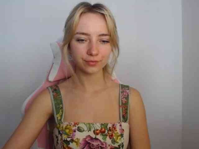 LuciaGlow webcam