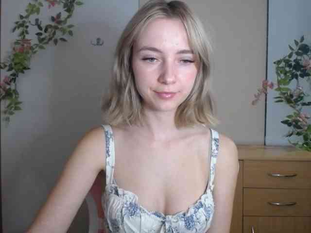 LuciaGlow webcam
