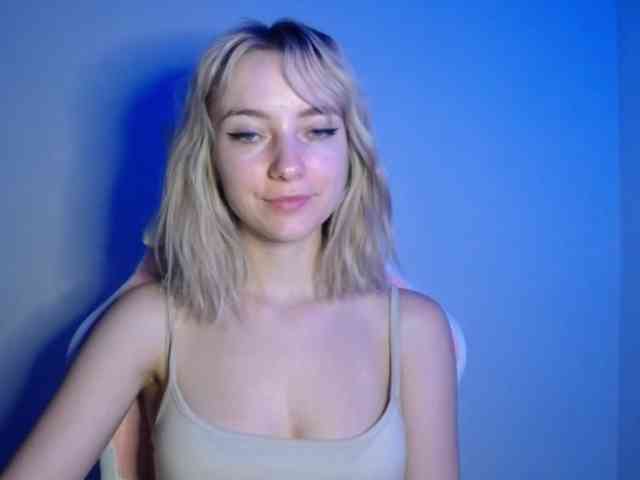 LuciaGlow webcam