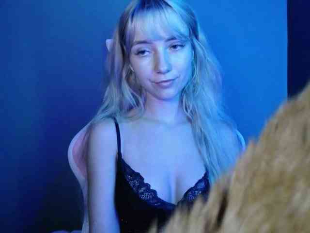 LuciaGlow webcam